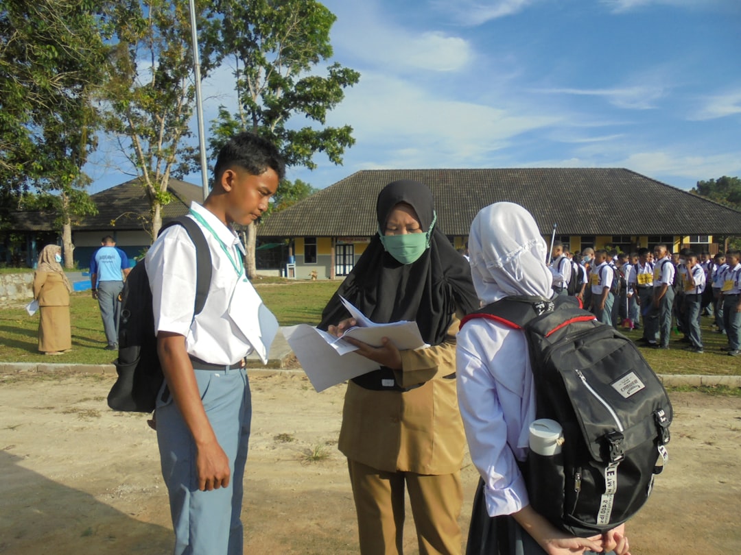 gaji minimal yang harus diminta fresh graduate