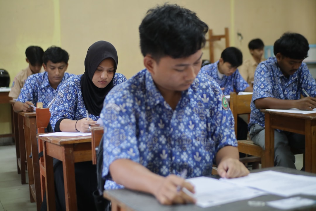 cara menulis essay beasiswa yang menarik
